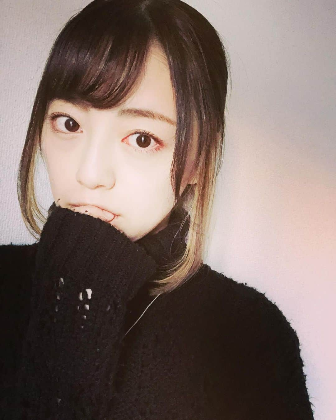 沢井美優さんのインスタグラム写真 - (沢井美優Instagram)「反抗期(インナーカラー)もそろそろおわり。かな。髪の毛のばそうかな。悩むかな。  #インナーカラー  #卒業 #遅くきた反抗期 #なんだそれ #セクシーなのキュートなのどっちが好きなの #私は可愛いと言われるより面白いと言われたい #どこ目指してるの #で #どっちが好きなの」1月31日 18時57分 - sawai_miyuu