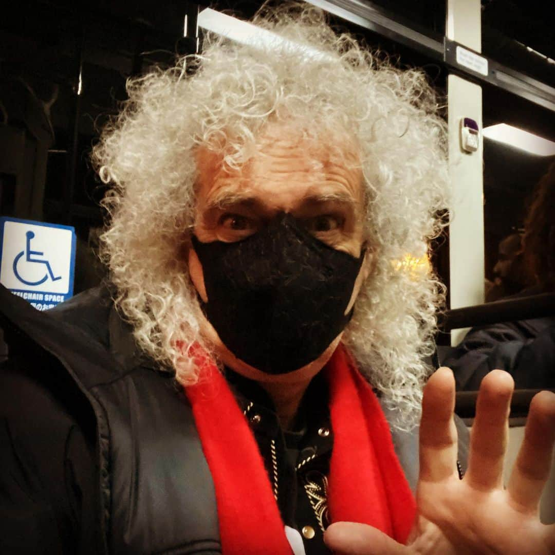 ブライアン・メイさんのインスタグラム写真 - (ブライアン・メイInstagram)「2020 Travelling gear. Bri」1月31日 19時00分 - brianmayforreal