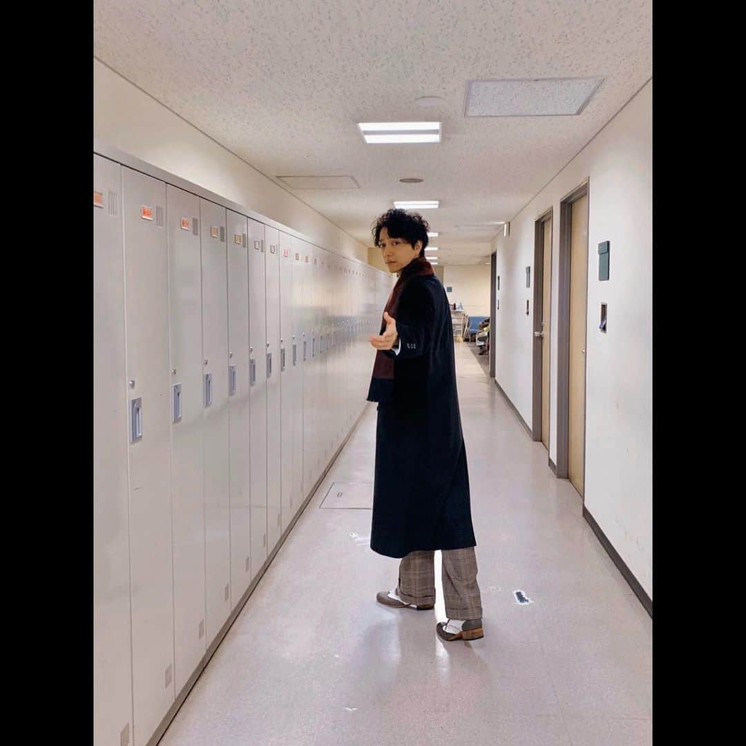 山崎育三郎さんのインスタグラム写真 - (山崎育三郎Instagram)「朝ドラ撮影。  着々と進んでいます。  久志が身体に馴染んできた。  さぁ、あっという間に1週間。  明日はいよいよ東京公演！！ みなさん準備はいいですか？  #LIVE #TOUR #2020 #MIRRORBALL #ワッショイ」1月31日 19時39分 - ikusaburo_yamazaki