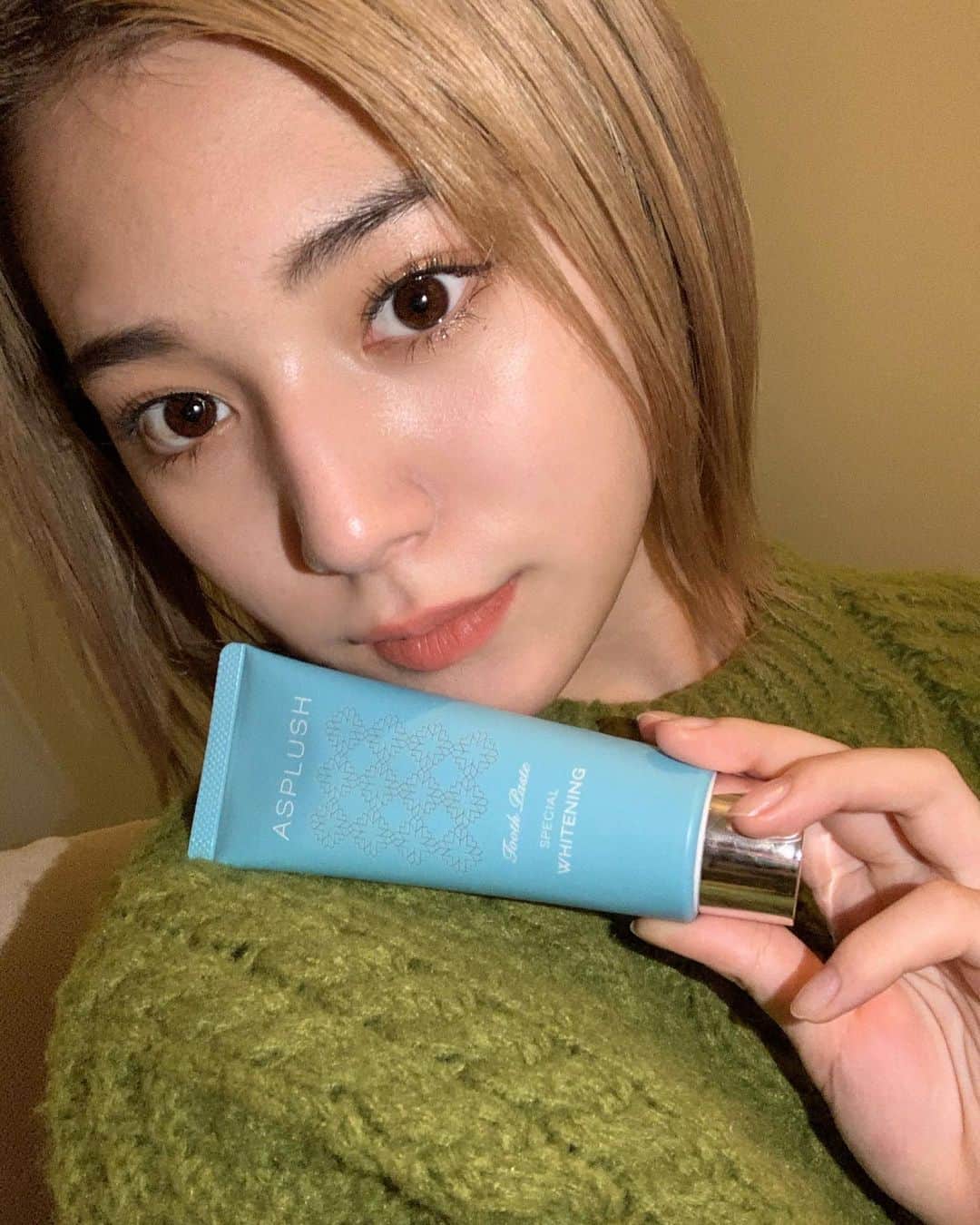 浪花ほのかのインスタグラム：「CMにも出演させて頂いている、アスプラッシュの歯磨き粉😍😍 歯が真っ白になるし、とってもお口がスッキリするよ！  #PR #アスプラッシュ」
