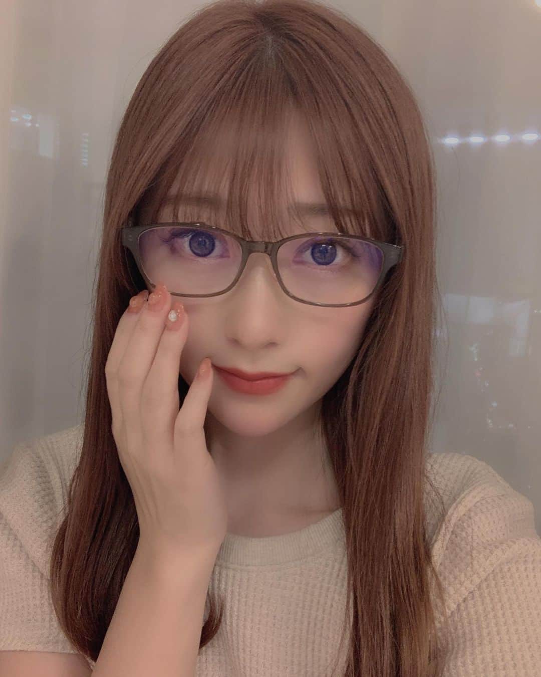 maari watanabe(まありん)さんのインスタグラム写真 - (maari watanabe(まありん)Instagram)「.*⑅︎୨୧┈︎┈︎┈︎┈︎┈︎┈︎┈┈︎┈︎┈︎┈︎┈︎୨୧⑅︎* .  ㅤㅤㅤㅤㅤㅤㅤㅤㅤㅤ 髪をカラーしました❤︎ いつもピンクに染めてもらってます☺️ そしてネイルをかえました💅 外が寒すぎてついにウォーキング断念する時が来たかもしれない。。。 .*⑅︎୨୧┈︎┈︎┈︎┈︎┈︎┈︎┈┈︎┈︎┈︎┈︎┈︎୨୧⑅︎* .  #眼鏡女子  #japanesegirl  #japaneseculture」1月31日 19時48分 - manyo_wt