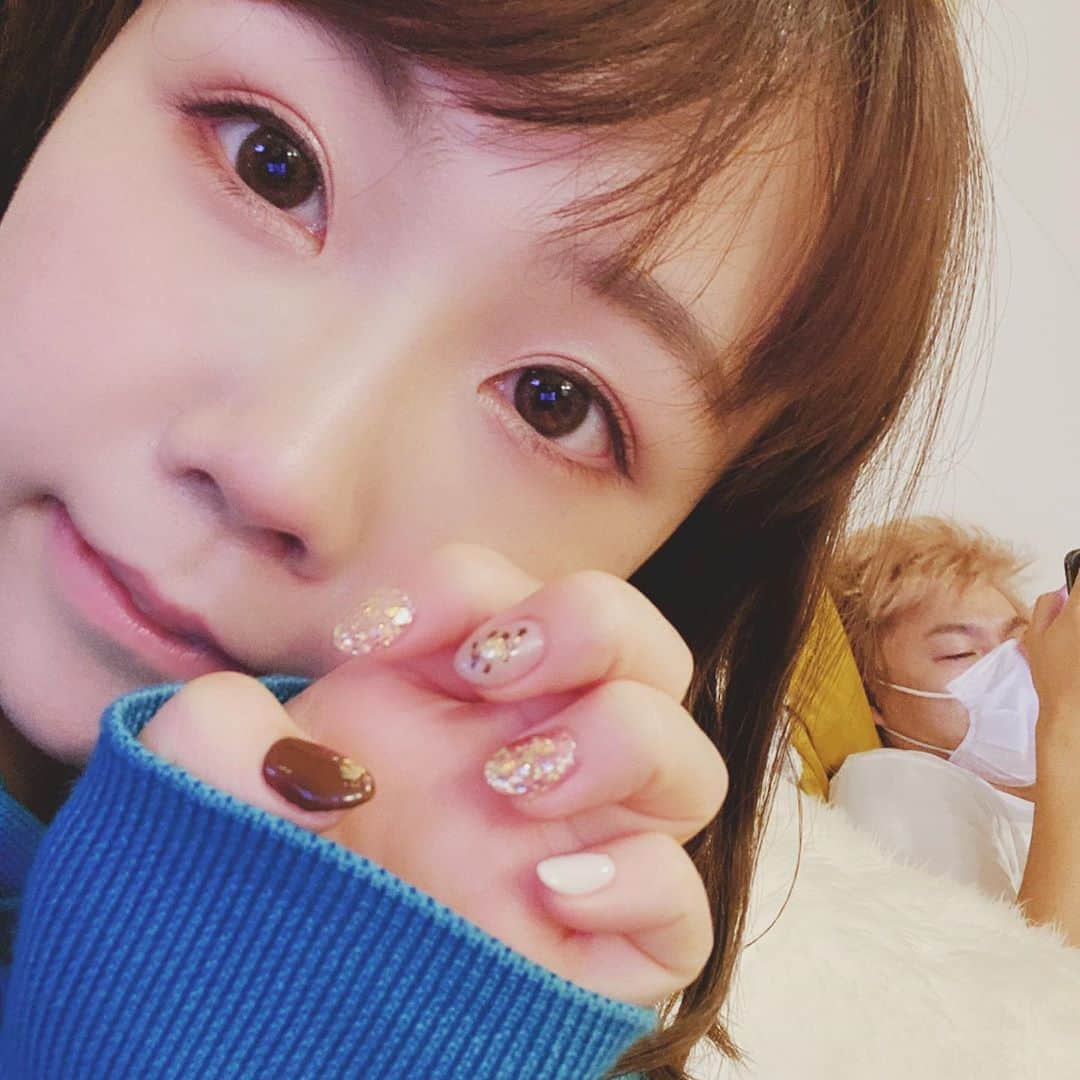 あやなんさんのインスタグラム写真 - (あやなんInstagram)「バレンタインが大好きなので久しぶりにネイルしてきた💓うーくんにも好評🥺  #バレンタインネイル」1月31日 19時52分 - ayachan_0619