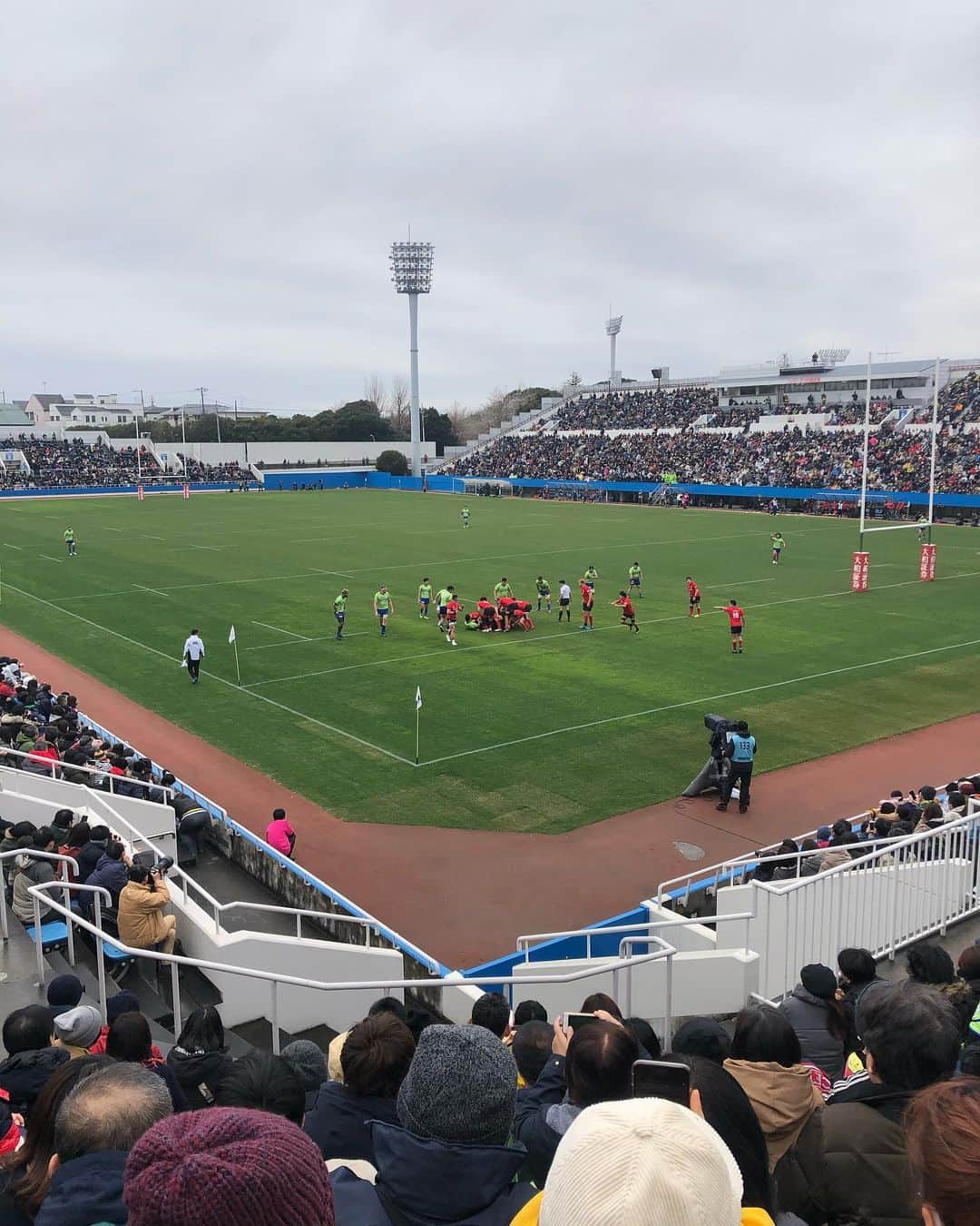 結子さんのインスタグラム写真 - (結子Instagram)「ラグビーW杯のお仕事も一緒にした3人で、プライベート観戦行ってきました🏉♥️ ニッパツ三ツ沢球技場で1万人を超える大観衆🤭‼︎いやー、すごいね！ そしてなによりひさしぶりに生でラグビー見れて最高でした✨✨ . NEC vs Canon . #rugby#topleague#rwc#fanzone#girls#japan#oneteam#fun#sports #ラグビー#W杯#トップリーグ #チームP-1勝ち組 #ちゃんみりのライブ#本物生ライブ#車揺れる#優花節炸裂」1月27日 22時47分 - yuiko_yyy