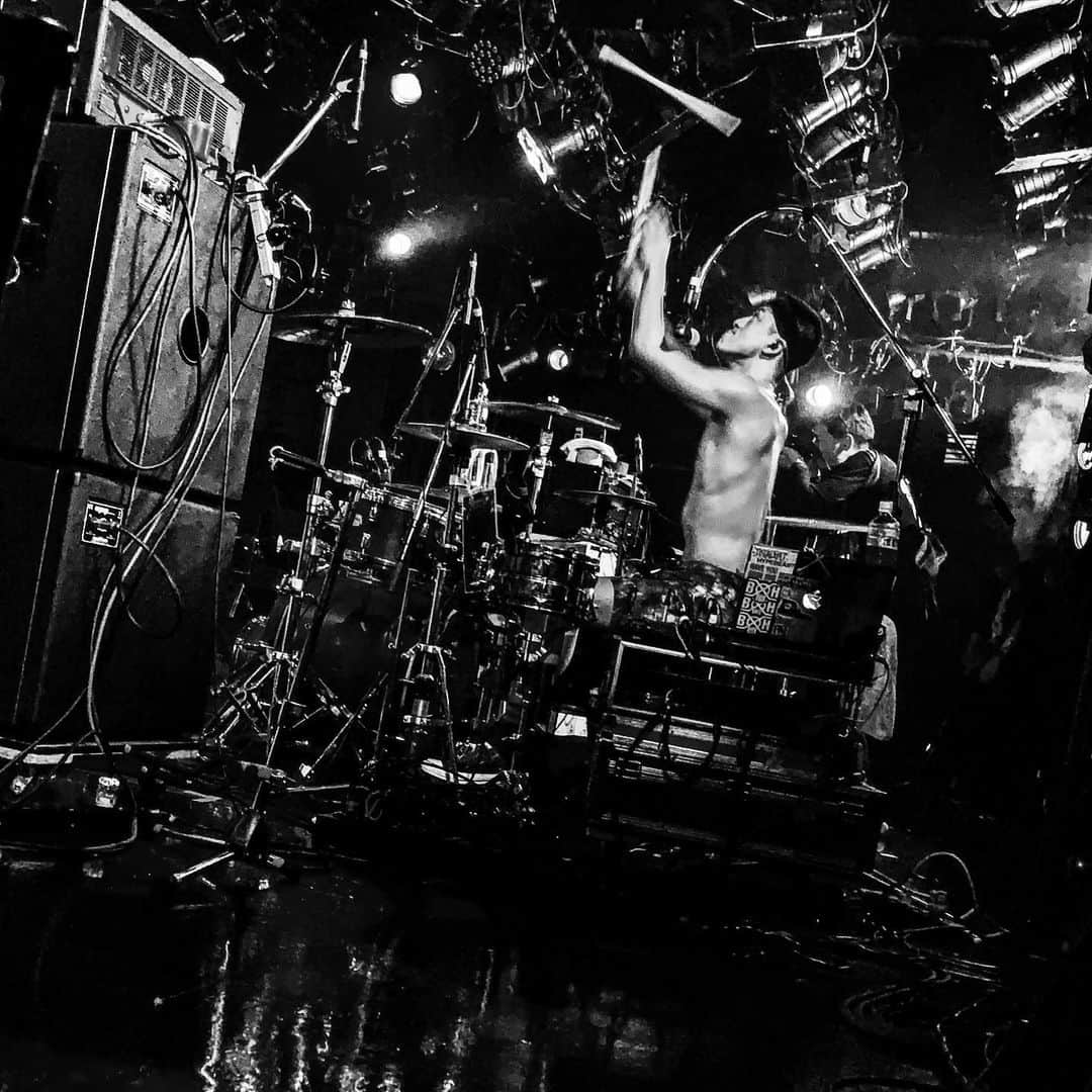 こーいちのインスタグラム：「ドラムもキレッキレで何より丸坊主似合ってた。  #TOTALFAT #PUNISHERSNIGHT2020」