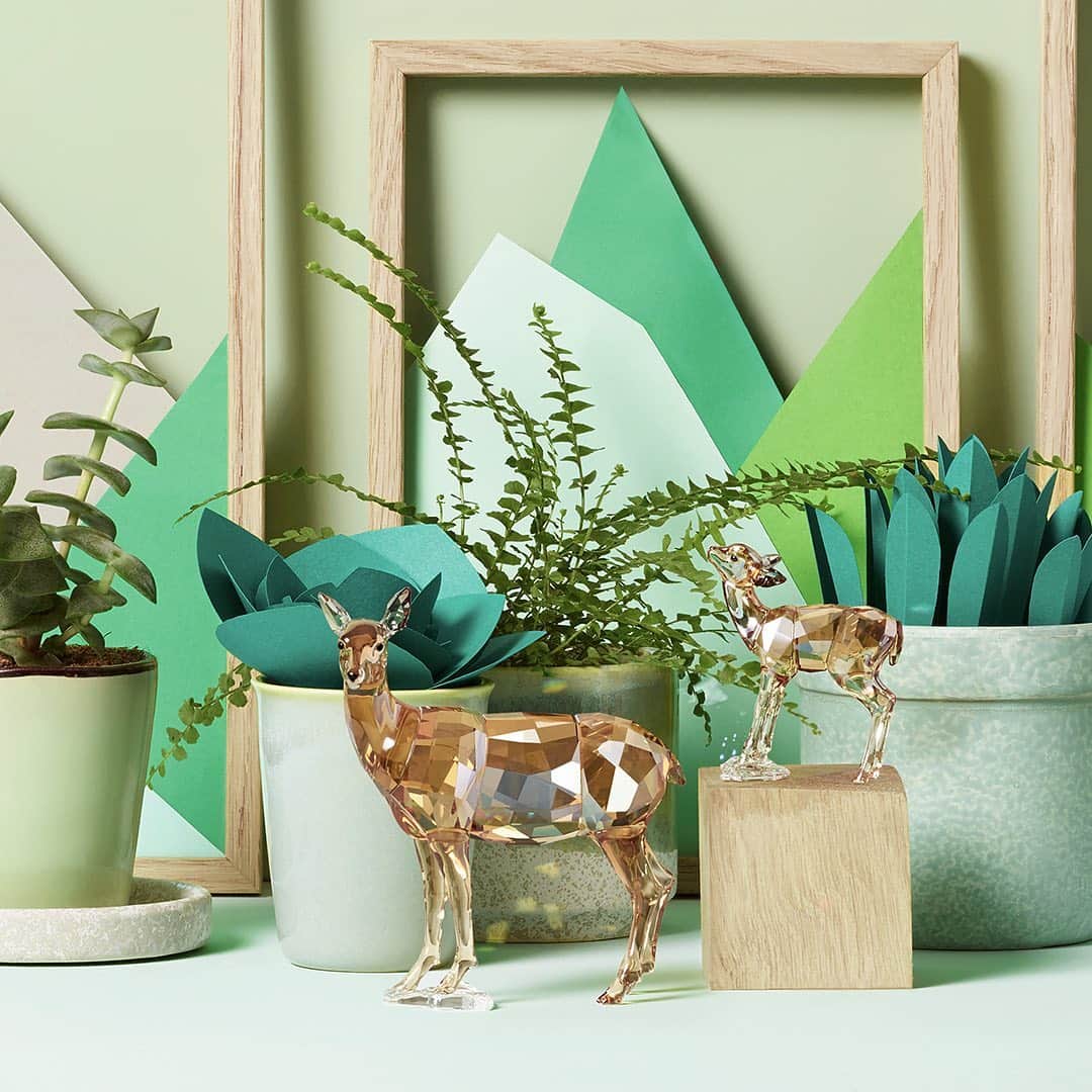 のインスタグラム：「Our gracefull deer is on the lookout to let her young eat indoor plants in peace. #SparkDelight」