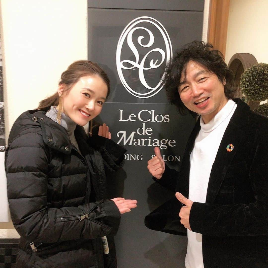 妃乃あんじさんのインスタグラム写真 - (妃乃あんじInstagram)「先日　@le_clos_r  グループのオーナーシェフの　#黒岩功 さんと#sdgs について色々わくわくするミーティングしました！  SDGsは2015年国連で採択された、持続可能な開発目標で、17の掲げられた目標に向かって2030年までに達成を目指そうというもの。  大阪ではSDGsの意識はまだまだ遅れてるなぁーとそう感じることも多いなか、ルクロさんは福祉など色々な取り組みもされていて、誰より熱く幅広い視野で考えていらっしゃいます。  私もすごく考えながら生きてるか、、っていうとそこまで強い意識はなかったけど、きっと身近に自分がやってる中にもたくさんできていることもあったり、逆にできていなかったりもあるわけで、、 ただ、全く知らないでは少し恥ずかしいことではあるという意識は持ち始めたかな。  これからワクワクしながら取り組めるよう、、私も行動していきたいな。  ルクロさんの本店はいつも予約がなかなか取れないほどの人気店で、パリに支店もあるほど本当にとんでもなく美味しいフレンチを頂けるお店なので、大阪に遊びに来たら是非ルクロさんに行ってみてください✨  #ルクロドマリアージュ  #何時間話しただろうか　#料理も人も素晴らしい　#色んな大切な方とのご縁のリレーで繋いで頂いた方 #真面目なことを真面目に話しあった　#そしたらワクワクしてた #妃乃あんじ」1月27日 23時18分 - ange_hino