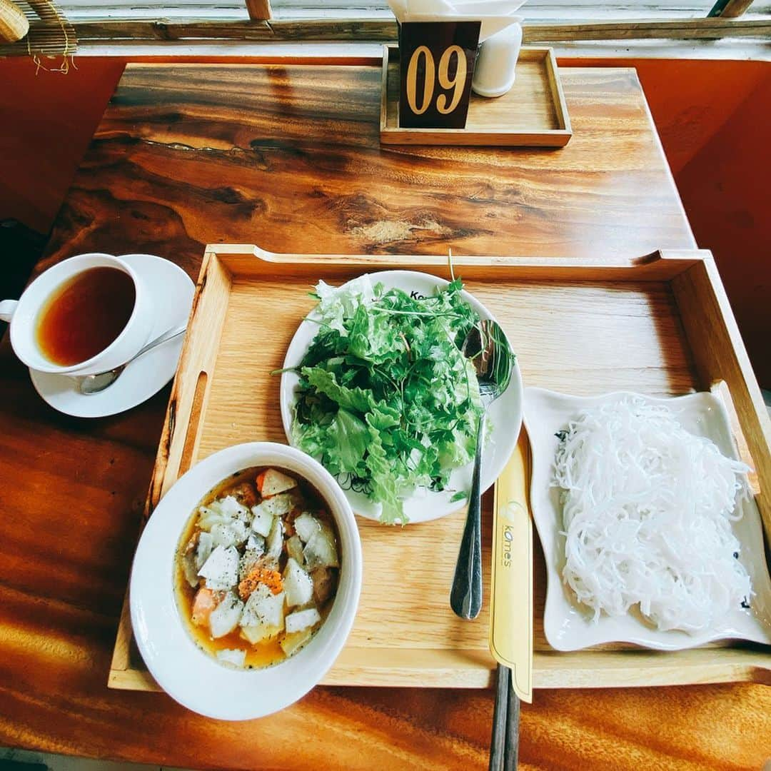 東森美和さんのインスタグラム写真 - (東森美和Instagram)「ベトナム.ダナン3日目の昼食 @komes_restaurant  ダナンはフォーじゃなくて、 ブンチャーってやつが有名みたいよ。  #ダナン#ダナン旅行 #ダナングルメ #ベトナム #ベトナム旅行 #ベトナム料理 #旅グルメ #ダナン向上委員会 #東森美和 #danang #vietnam  #ブンチャー」1月27日 23時27分 - higashimorimiwa