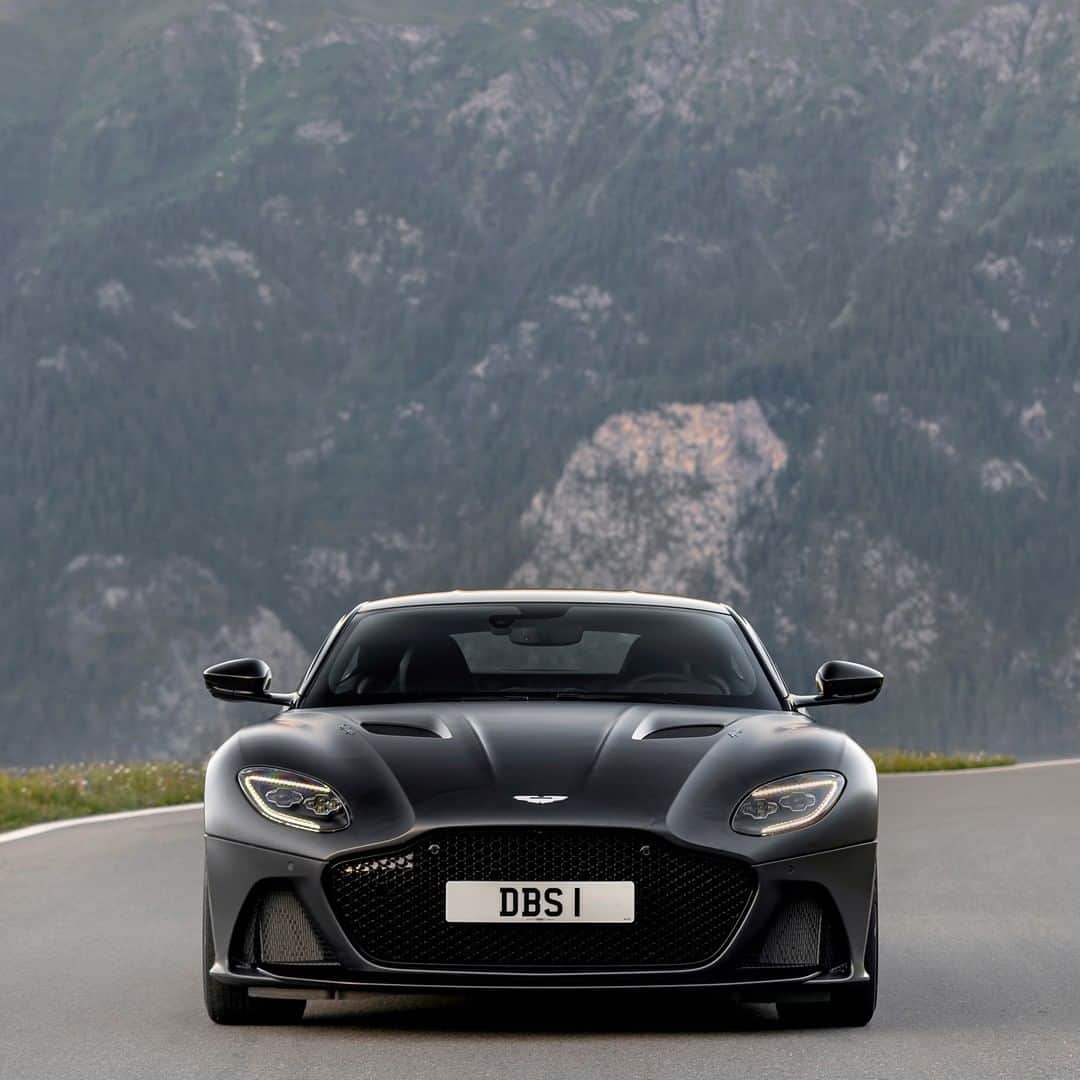 アストンマーチンさんのインスタグラム写真 - (アストンマーチンInstagram)「The commanding presence DBS has on the road is unmistakably Aston Martin.  #DBS #AstonMartin #BeautifulIsAbsolute」1月27日 23時30分 - astonmartin