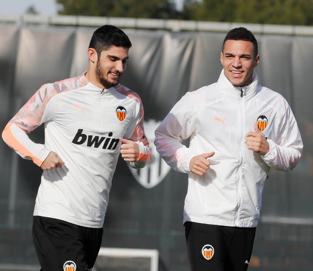 ロドリゴ・モレノ・マチャドのインスタグラム：「Olha o gajo! 😄 @goncaloguedes15」