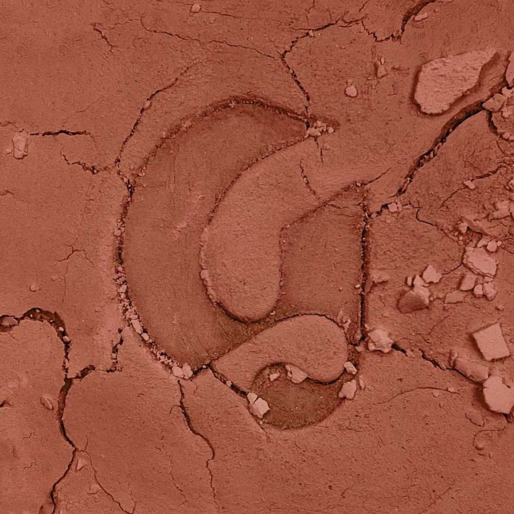 Glossierさんのインスタグラム写真 - (GlossierInstagram)「Breaking ground on Glossier Arizona! Coming this March for a limited time 🏜」1月28日 0時04分 - glossier