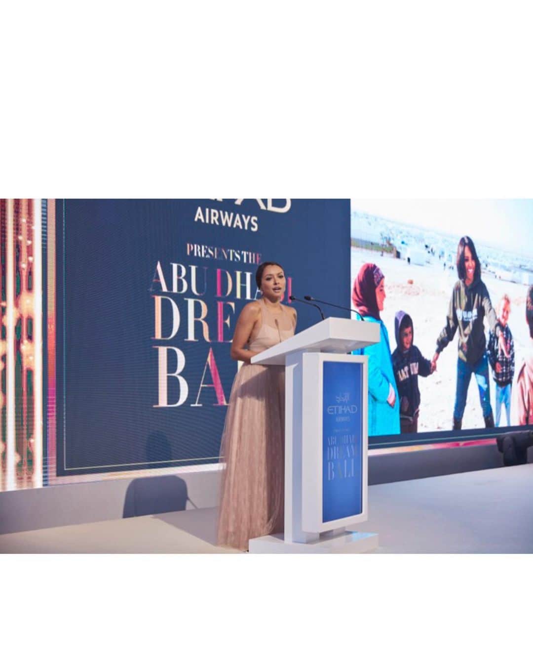カテリーナ・グレアムさんのインスタグラム写真 - (カテリーナ・グレアムInstagram)「Thank you @Dior for dressing me for @harpersbazaararabia’s #AbuDhabiDreamBall2020 benefiting @unhcr_arabic @refugees 🙏🏽❤️」1月28日 0時08分 - katgraham