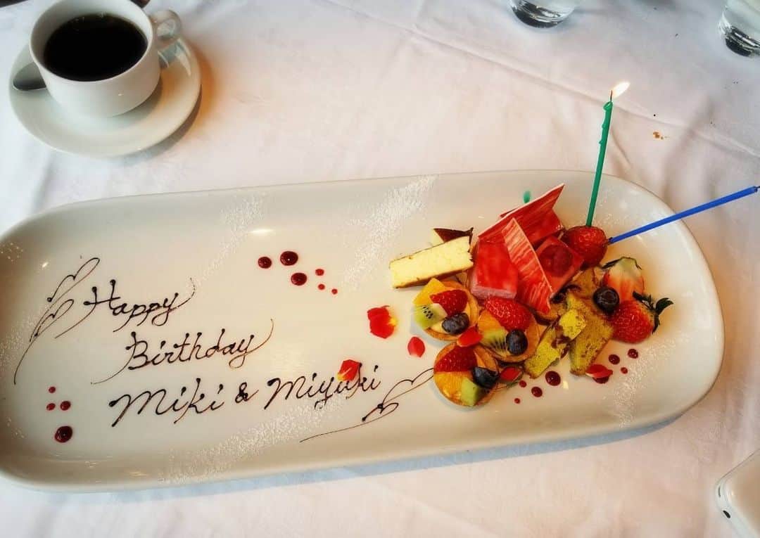 吉村美紀のインスタグラム：「昨日は同じお誕生日の美由紀ちゃんと一緒に渋谷のレガートでお祝いしていただきました！ 舞台で一緒に共演させていただいてからの長いお付き合い^_^ これからもよろしくね！ #お誕生日会#女子会#レガート#渋谷」