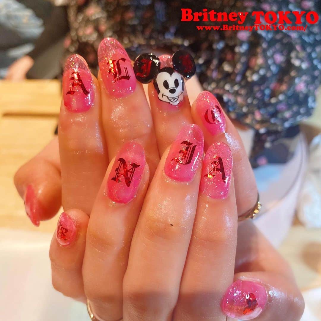 Britney TOKYOさんのインスタグラム写真 - (Britney TOKYOInstagram)「Omakase style💅🏻💅🏻💅🏻✨ 海外研修で日本からいらした専門学校の生徒さん達とセミナーでした💅🏻✨✈️ 遠くからありがとう😊💕 #ILTA #NAILART #NAILS #BRITNEYTOKYO #omakase  ハリウッドではとにかく時短がインポータント！今日のネイルは2時間で長さ出し有りジェルネイルx2セットくらい」1月27日 15時31分 - britneytokyo