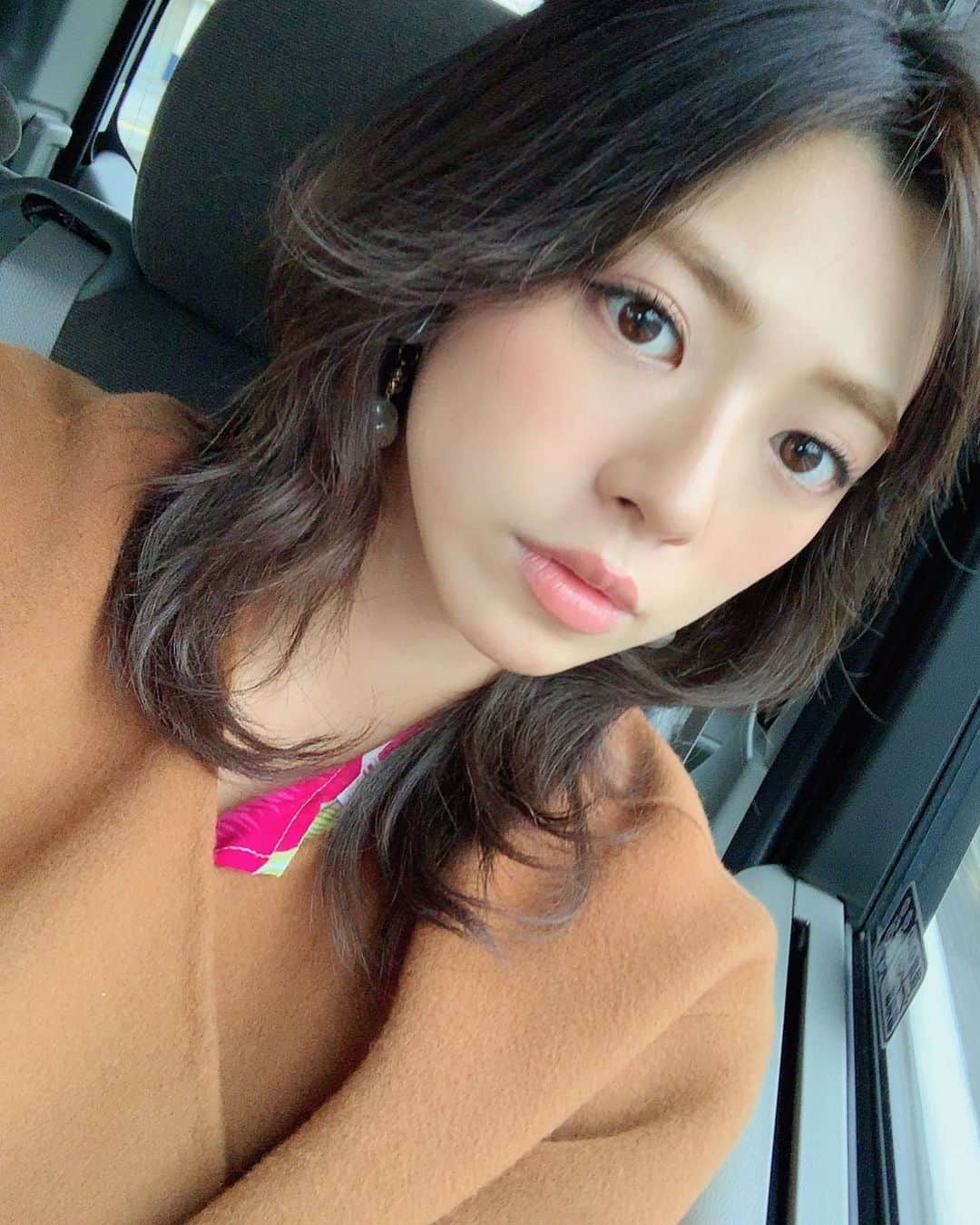 わちみなみのインスタグラム：「久しぶりに買ったマックのリップとアイシャドウが気に入ってる😆😆🌠🌠 冬でも日焼けしてる気がしたからビタミン導入してもらった。。🤗 ピーリングも。  @iseaclinic」