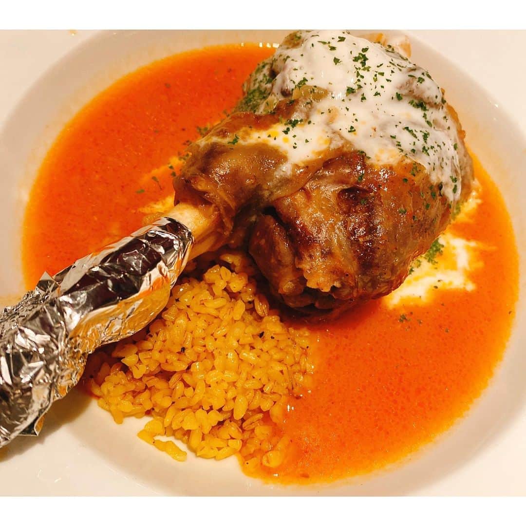 鈴木紗理奈さんのインスタグラム写真 - (鈴木紗理奈Instagram)「大好きな　#レバノン料理 が 神田にあったので行ってきた。 いつものタブリ、フムス、ファラフェに加えてラムのスネ肉をオーダー。 やっぱり美味しい、大好き‼︎ 美味しいうえにヘルシーやから もっとお店増えて欲しいなぁ。」1月27日 15時51分 - munehirovoice