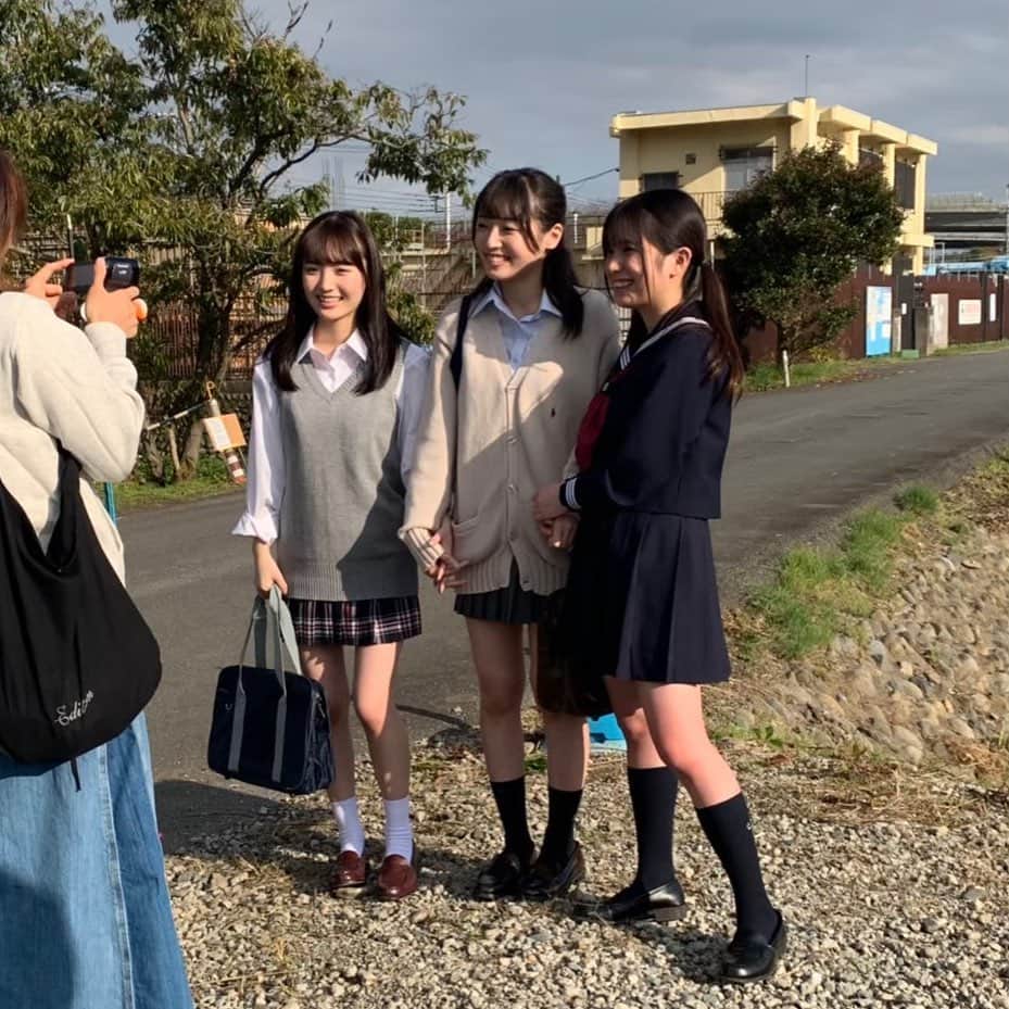のインスタグラム：「本日1/27発売の週刊プレイボーイに桜田愛音さんと白石夢来さんと私で「週プレ三姉妹」として載せていただいています！ 手に取っていただけると嬉しいです！  #週プレ #週刊プレイボーイ」