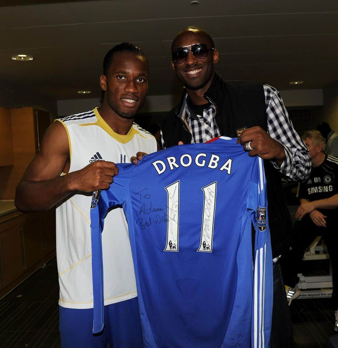 チェルシーFCさんのインスタグラム写真 - (チェルシーFCInstagram)「When Kobe Bryant visited Stamford Bridge. @didierdrogba @johnterry.26 @petrcech #CFC #Chelsea」1月27日 16時15分 - chelseafc