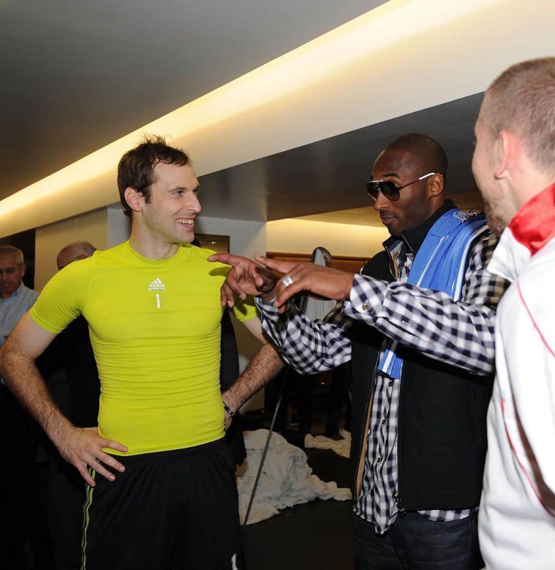 チェルシーFCさんのインスタグラム写真 - (チェルシーFCInstagram)「When Kobe Bryant visited Stamford Bridge. @didierdrogba @johnterry.26 @petrcech #CFC #Chelsea」1月27日 16時15分 - chelseafc