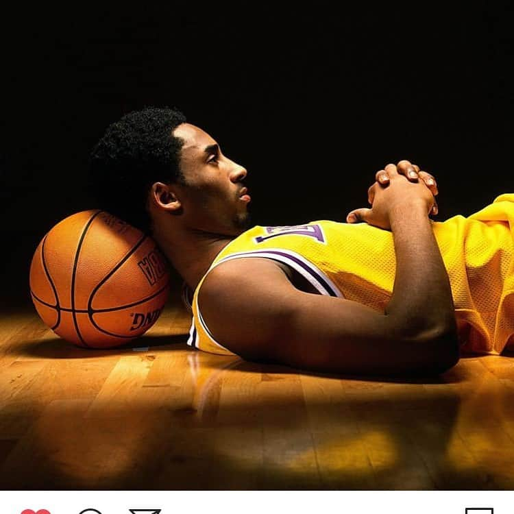 ジョニー・ガレッキのインスタグラム：「Your drive surpassed and eclipsed sports. You will be missed everywhere. Safe passage @kobebryant to you and Gigi. John, Keri and Alyssa Altobelli. And those lost still unnamed. Thinking of each of your family members. XO. Hug your loved ones always.」