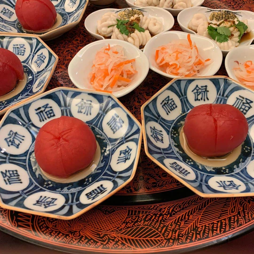 河野景子さんのインスタグラム写真 - (河野景子Instagram)「またまた新年会🥂 よだれ白子、からすみの林檎、 牛肉の塩釜焼きや鶏団子とセリのスープなど。 よく食べよく飲みよく語りました〜。 なんと6時間語ってまだ足りない 楽しかった🥂」1月27日 16時55分 - keikokono1112