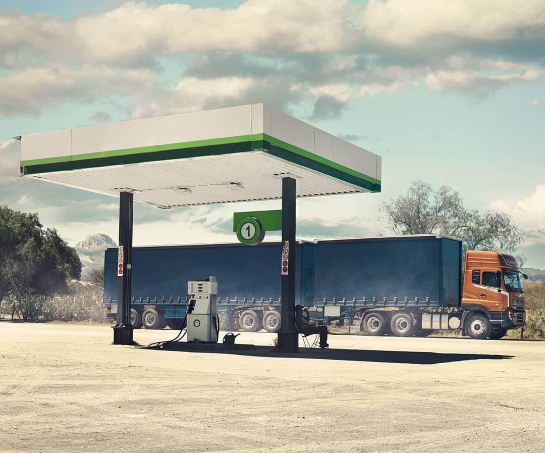 ＵＤトラックスさんのインスタグラム写真 - (ＵＤトラックスInstagram)「. 海外で活躍するクエスターは、耐久性の高いシャーシー、高出力と燃費性能を両立したエンジン、操作性に優れるトランスミッションを装備。長距離輸送から都市間輸送、建設現場まで幅広い用途に対応する大型トラックです。 . 🚚Follow us on Instagram @udtrucksjp . #Quester #クエスター#udtrucks #UDトラックス #UD #トラック運転手 #トラックドライバー #はたらくくるま #仕事車 #トラック好き #トラック好きな人と繋がりたい #大型トラック#trucks #トラック #trucker #truckerlife #長距離ドライバー#長距離トラック #本日もご安全に」1月27日 17時00分 - udtrucksjp