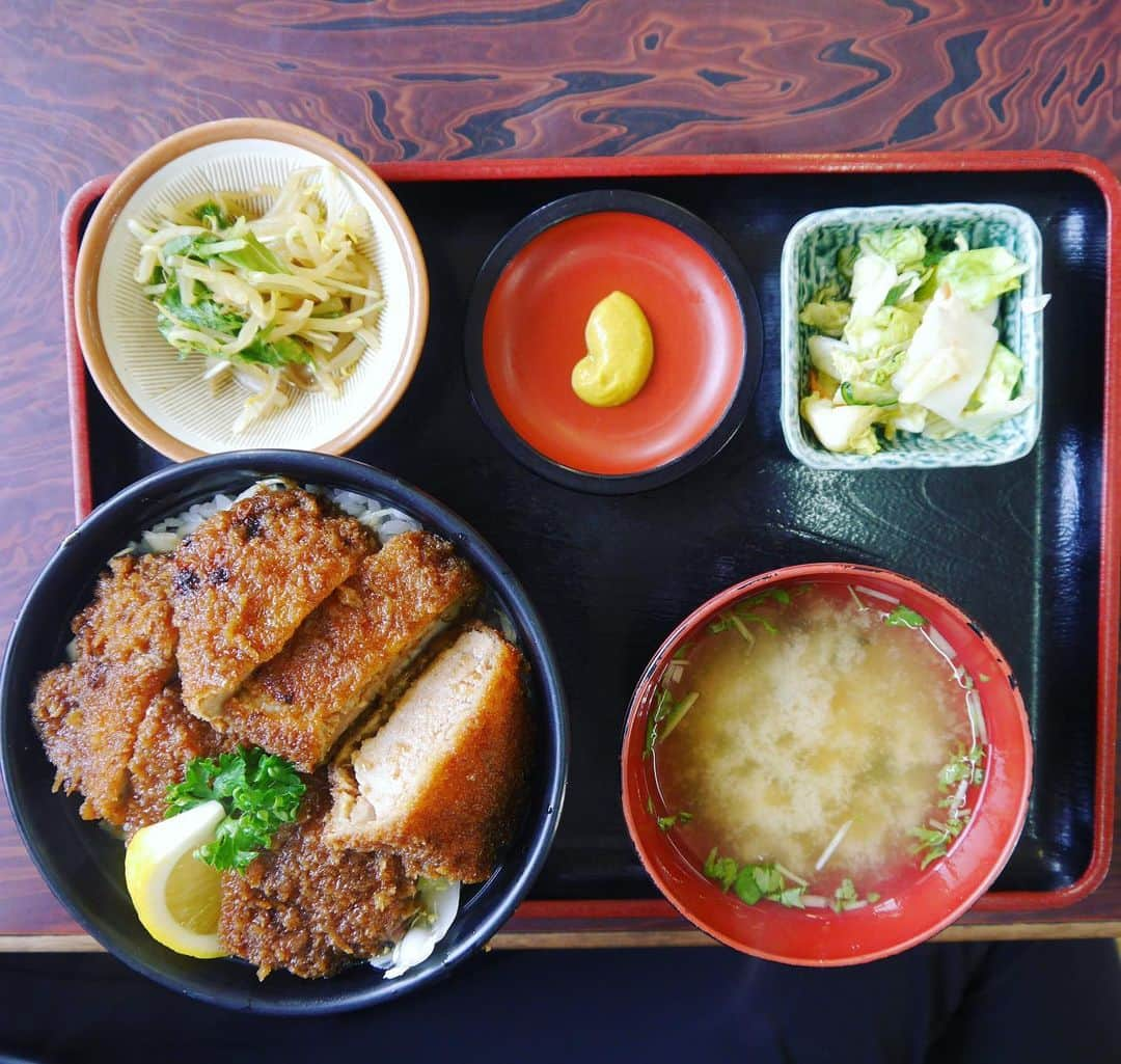 Rediscover Fukushimaさんのインスタグラム写真 - (Rediscover FukushimaInstagram)「Think you’ve got a big appetite? I challenge you to finish one of Narikoma Nihonmatsu’s sauce katsudon teishoku sets!! It’s quite a feat. But a delicious one 🤤」1月27日 17時05分 - rediscoverfukushima