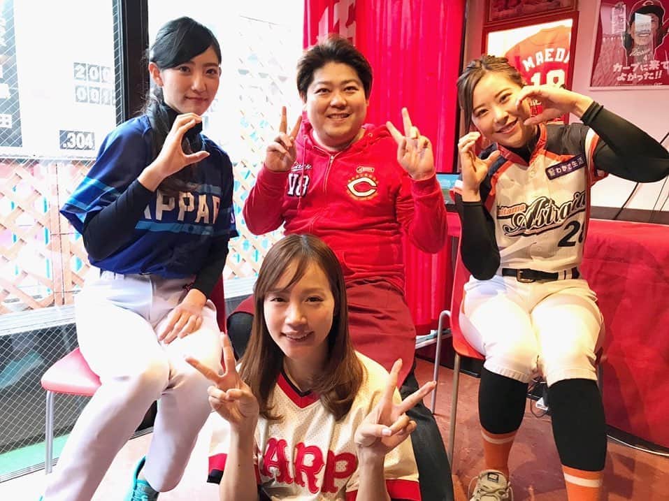 椿梨央のインスタグラム：「昨日はコイスタトークショーでした⚾️ ご来場して下さった皆さん ありがとうございます^^ . . 私にとって初めての トークショー🎤 . 緊張も不安もありましたが、 楽しみの方が勝ってました😆 . 野球の話や プライベートの話 撮影会。 全てが楽しかったです❤️ . 楽しめて頂けたかな？🤔 今回来れなかった方も 是非次回お待ちしております♪ . . こういう風に少しずつでも 女子野球の事を知って頂き 発展していけたらなと思います。 私はプロ選手ではないけれど 私にしか出来ない事もあると思っているので なにか女子野球の為にできたらなと、今後も務めて参ります✨ . . あーまたやりたい笑 会場の設営をして下さった 山内さん。 MCのちさこさん。 誘ってくれたみなみ選手。 本当にありがとうございました😊 . . #野球 #女子野球 #野球女子 #女子プロ野球 #拡がれ女子プロ野球 #拡がれ女子野球　#埼玉アストライア #草野球 #天晴 #トークショー #イベント#みなみ 選手　#古田ちさこ さん　#椿梨央」