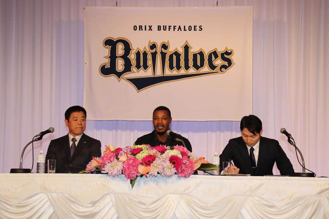 オリックス・バファローズさんのインスタグラム写真 - (オリックス・バファローズInstagram)「#welcomebuffaloes #orixbuffaloes #welcomejapan #adamjones #AJ10 #Bs2020 #buffaloes #baseball #ORIX」1月27日 17時16分 - orix_buffaloes