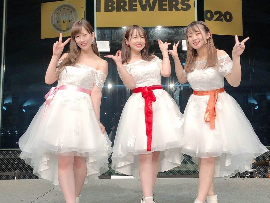 山咲まりなさんのインスタグラム写真 - (山咲まりなInstagram)「【JAPAN BREWERS CUP2020】 限定復活という形でKNUとして今年もまた呼んで頂けて、本当に幸せでした✨✨年々規模が大きくなっていくこのイベントに、毎年KNUが関わって一緒に盛り上げられる事は本当に光栄な事だと思います(＞＜)✨ 限定復活を楽しみにしていてくれたバスターの皆の愛を胸いっぱいに感じました。皆の想いがあったからこそ、最高の復活ステージを感じる事ができたよ✨ありがとう💖 あの場所でKNUを知ってくれた方々も覚えてくれていて一緒にライブ楽しんでくれたり声をかけてくれたり、愛してもらえて幸せです🙏✨ そして、今年は私も最終日にメインMCを務めさせて頂いて、ドキドキでしたがとてもとても貴重な経験させて頂きました(＞＜)✨ありがとうございました!!!💖 最高の再会と出逢いに… カンパーーーイおっぱーーーい！！！！🍻🙌💓 2020年も、最高の時間をありがとうございました！！！✨✨✨ JAPAN BREWERS CUP大好き！！！💛💛💛」1月27日 17時28分 - mari_na0926