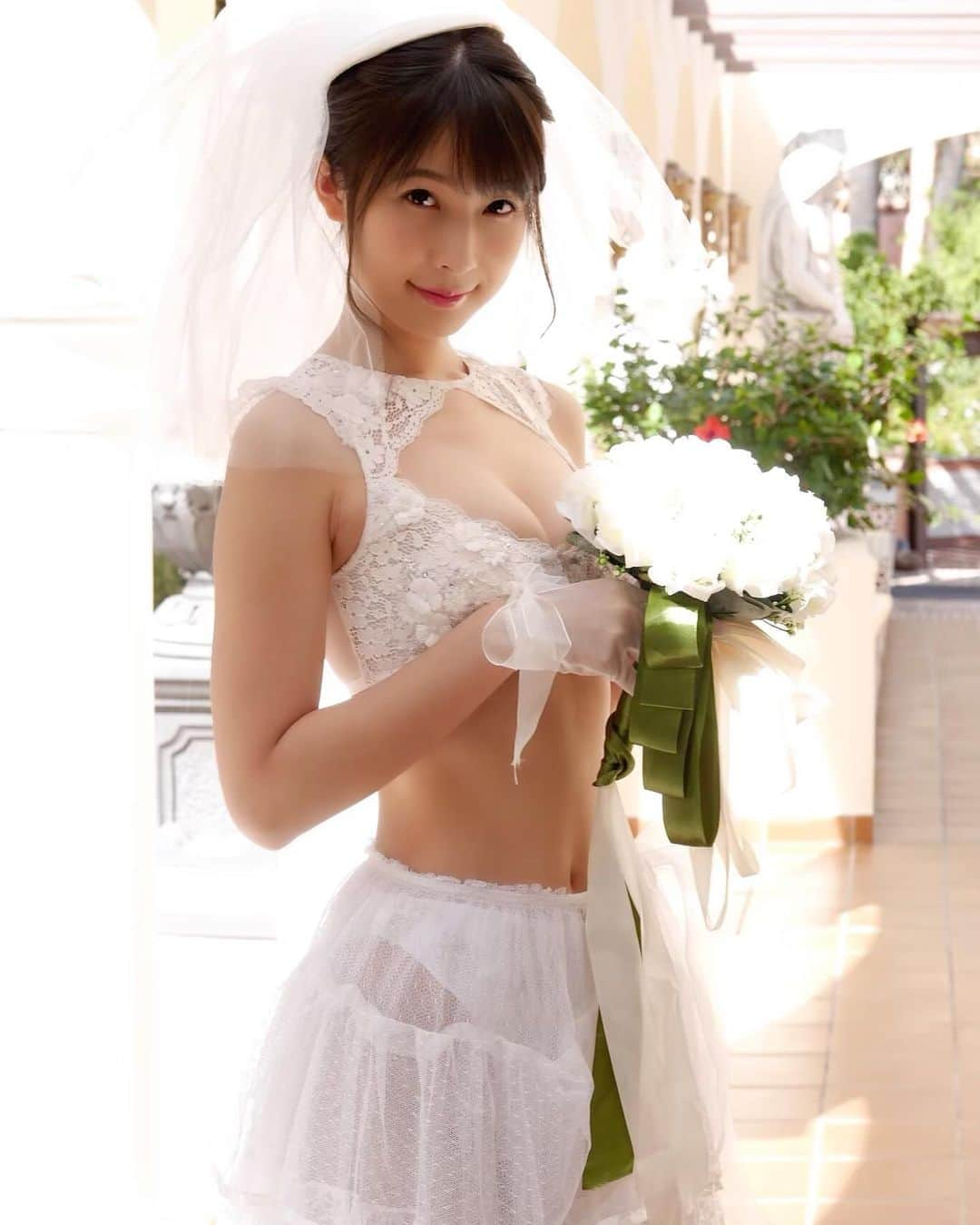 川崎あやのインスタグラム：「結婚する？  #ジャパニーズグラビア #引退写真集」