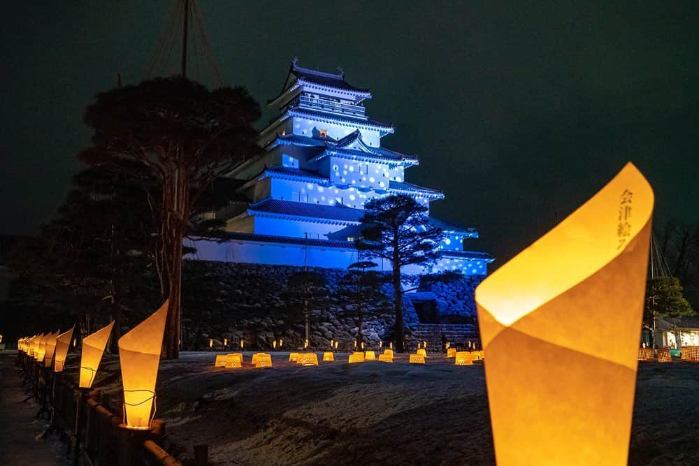 福島県さんのインスタグラム写真 - (福島県Instagram)「来て！ 会津絵ろうそくまつり〜ゆきほたる〜 会津の伝統的工芸品「会津絵ろうそく」が、鶴ヶ城と御薬園をメイン会場として市内各所に灯されます。雪景色に浮かぶ幻影をお楽しみください。2月7日(金)〜8日(土)開催です。鶴ヶ城では2日間とも夜間登閣が可能です。 #会津若松市 #絵ろうそく #絵ろうそくまつり #鶴ヶ城 #御薬園 #福島 #ふくしま #ふくしまからはじめよう #来て #fukushima #traveljapan #futurefromfukushima #japantrip #fukushimatrip #art_of_japan #instagramjapan #japan_of_insta  #insta_fukushima  #special_spot_」1月27日 17時22分 - realize_fukushima