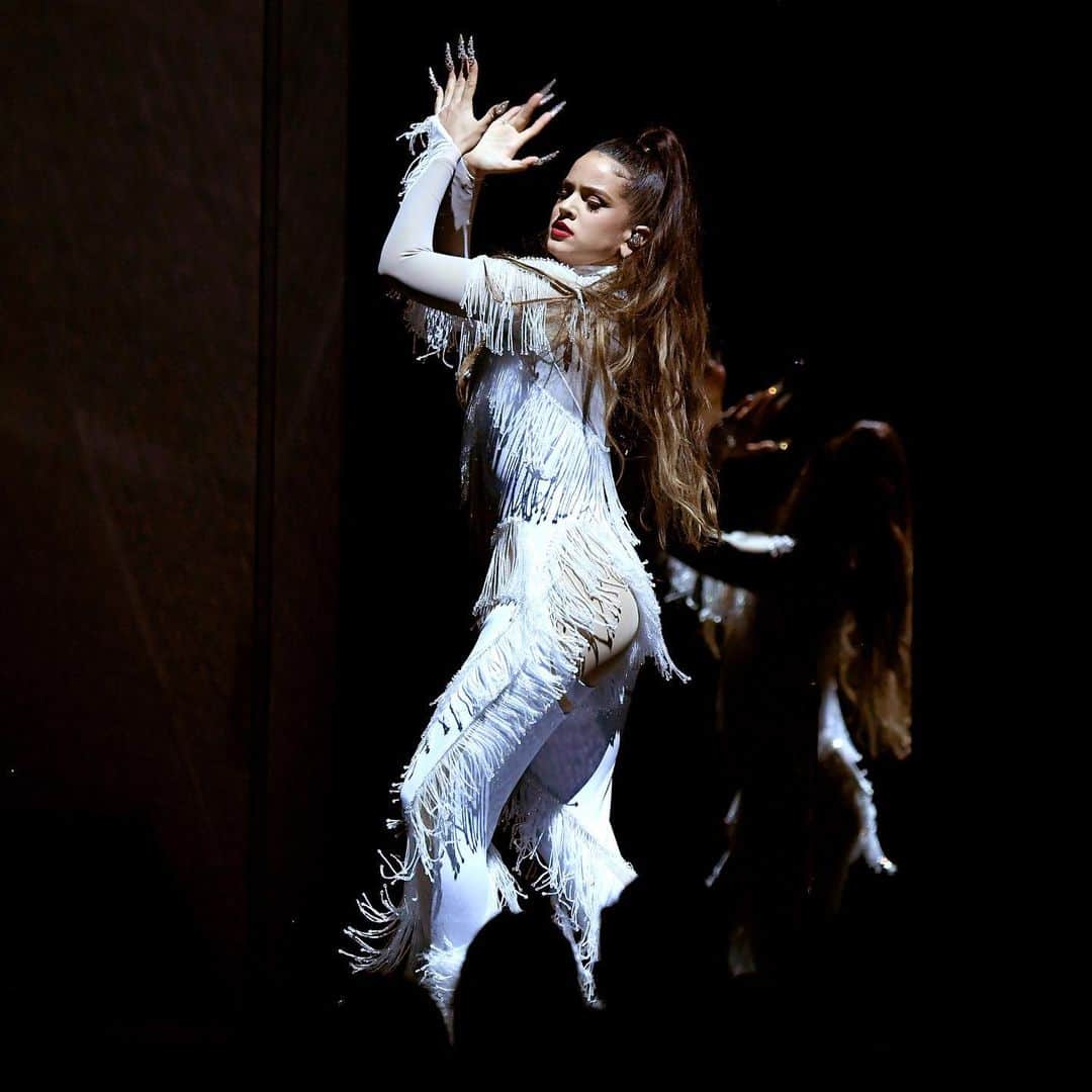 のインスタグラム：「@rosalia.vt performed at the Grammy Awards wearing custom Mugler by @cadwallader. - - Stylist @samanthaburkhartstylist @recordingacademy  #mugler」