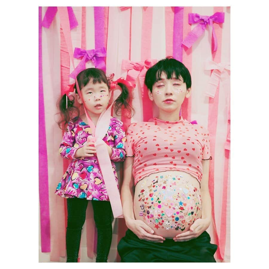 サオリリスのインスタグラム：「kikka & me 予定日まであと50日 #マタニティフォト #maternityphoto with @kakikukekikka #mygirl #mybaby」