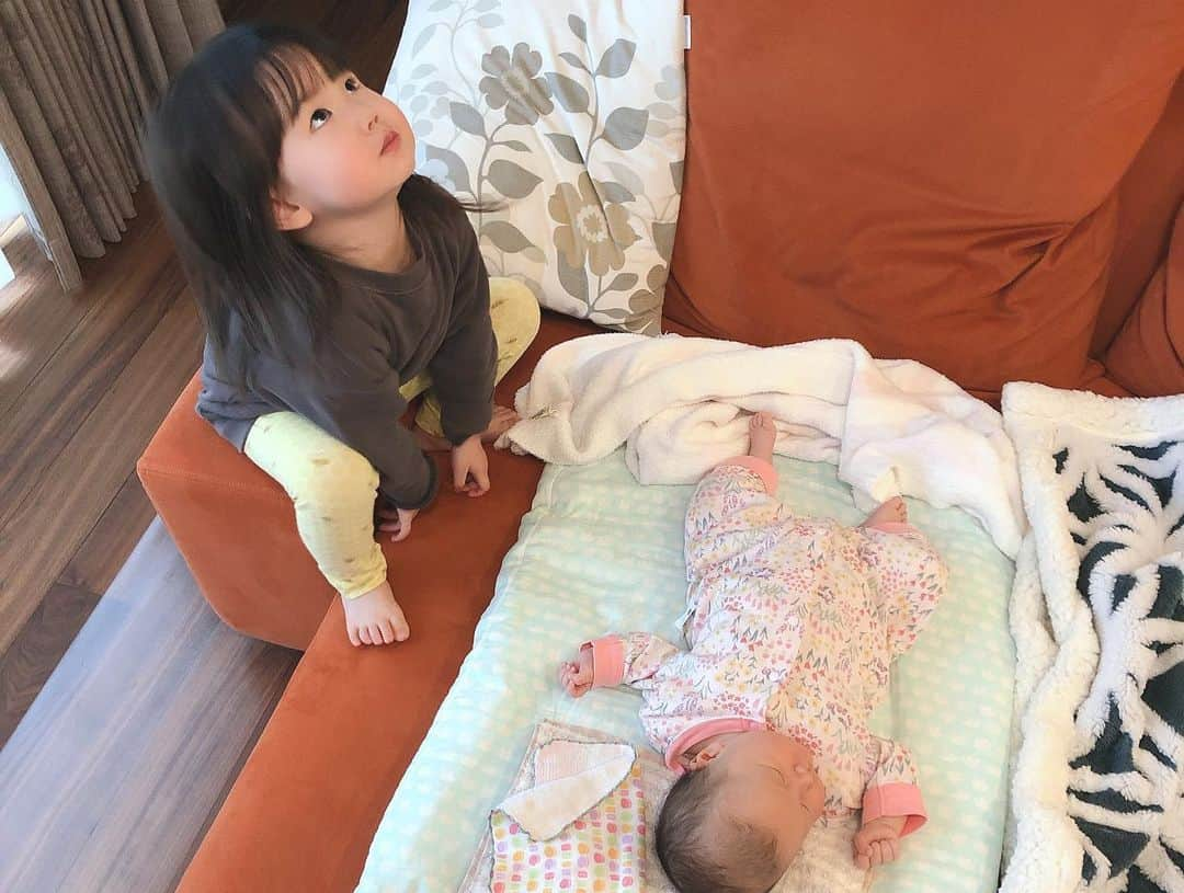 井上香織さんのインスタグラム写真 - (井上香織Instagram)「2020.1.27 ・ 地元女子会♡🍰☕️👶 ・ @asukabob 明日香は出産後3回目。 @yumika_chan1245 佑美は2回目。 何度会っても話は尽きない😍 ・ 今日もかなりの気分転換になりました✨ ・ #2人連れての初めての外出 #まだワチャワチャ #スムーズには行きません #女子会 #出石大好き #出石 #豊岡 #湖月堂 #権兵衛餅 #レーズンバターサンド #お土産 #明日香からはケーキ🍰」1月27日 17時53分 - kaorin888