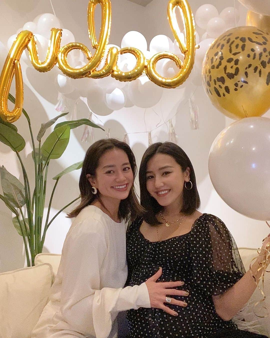 黒木なつみさんのインスタグラム写真 - (黒木なつみInstagram)「﻿ Mio✨Babyおめでとう👶🍼♥️﻿ ﻿ 完全シークレットのベイビーシャワー♡♡♡澪の親友は家から澪が着たかったドレスまで内緒で持ってきて😂サプライズ大成功♡♡♡﻿ ﻿ 素敵な皆とお祝いできて嬉しかったし、何より澪が幸せそうで本当に幸せな時間だったね💕﻿ ﻿ 残り少ない赤ちゃんと一緒のマタニティの時間も楽しんでね♡♡♡﻿ ﻿ #Babyshower﻿ #surprise﻿ #girls﻿ #美しき妊婦﻿ #おめでとう♡」1月27日 17時56分 - natsumi0086