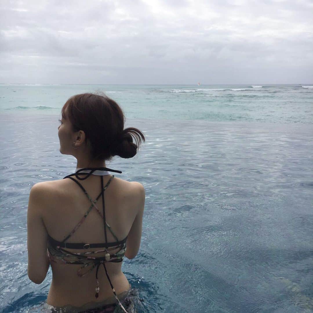 白木あゆみさんのインスタグラム写真 - (白木あゆみInstagram)「. Hawaii旅載せたい写真シリーズ。  楽しみにしていたインフィニティプール！ もう心底癒されました🌺 ずっとぷかぷか浮いていたかった！  #hawaii #ハワイ旅行」1月27日 17時57分 - ayumi_srk