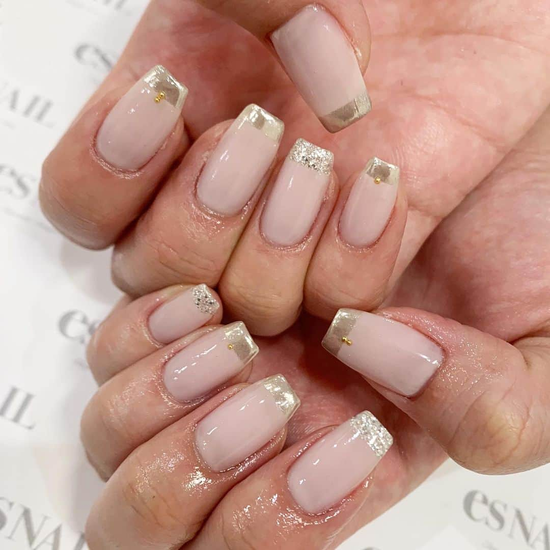 esNAILさんのインスタグラム写真 - (esNAILInstagram)「. 人気のセパレートデザイン🤍 . .  #nail#nails#nailart#naildesign##esnail_shibuya#gelnail#ネイル#エスネesnailイル#ジェルネイル#esネイル#ネイルデザイン#美甲#tokyo#shibuya#newnail#渋谷店#新宿店#吉祥寺店#大宮店#名古屋店#大阪店#福岡店 @esnail_la」1月27日 18時07分 - esnail_japan