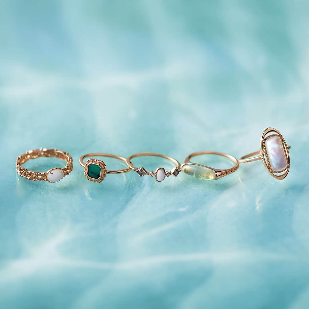 ageteさんのインスタグラム写真 - (ageteInstagram)「.﻿ 【2020 Spring Collection_RING】﻿ 深い海のような碧色のエメラルドやサンゴ。﻿ モダンなデザインと優しい煌めきが春の気分を高めてくれる。﻿ ﻿ #agete #jewelry #accessory #ring #coral #emerald #spring #collection #newarrivals﻿ #アガット #ジュエリー #アクセサリー #リング #サンゴ #エメラルド #春 #コレクション #新作」1月27日 18時16分 - agete_official