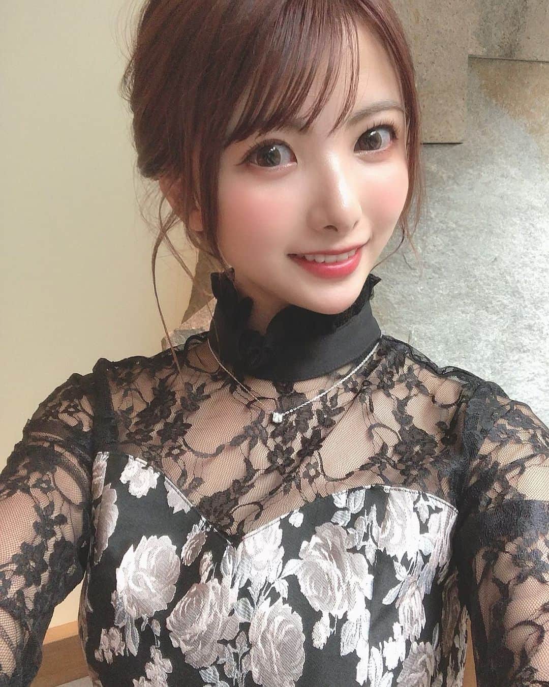 岡田栞奈のインスタグラム：「おめかしした日😊💓✨ #旬房 #和食 #グランドハイアット東京  #ランチ #デートコーデ #家族デート #ワンピース #可愛い #lunchtime #yummy #japanesefood #grandhyatt」