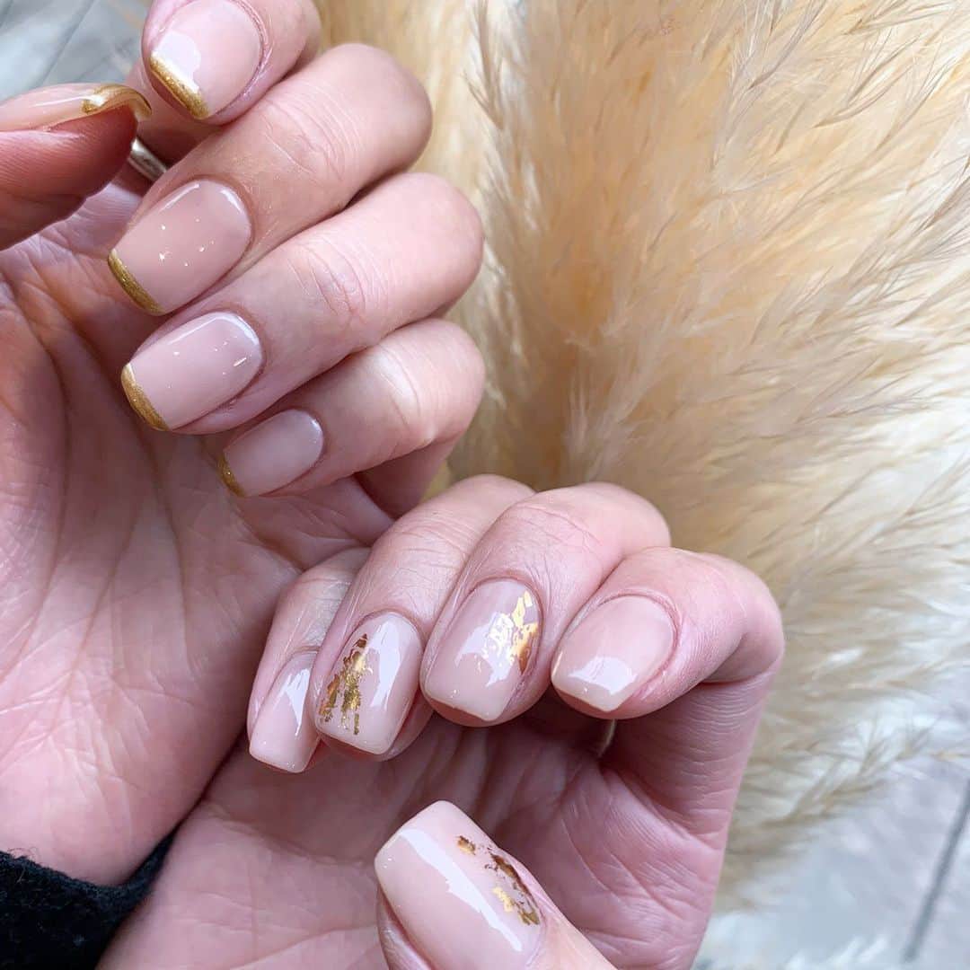 新原愛加のインスタグラム：「. new nail❤︎❤︎❤︎ . ベージュネイルかわいすぎる…❤︎❤︎ しゅうちゃんいつもありがとうございます🥰 . @shu99 @function_nails」