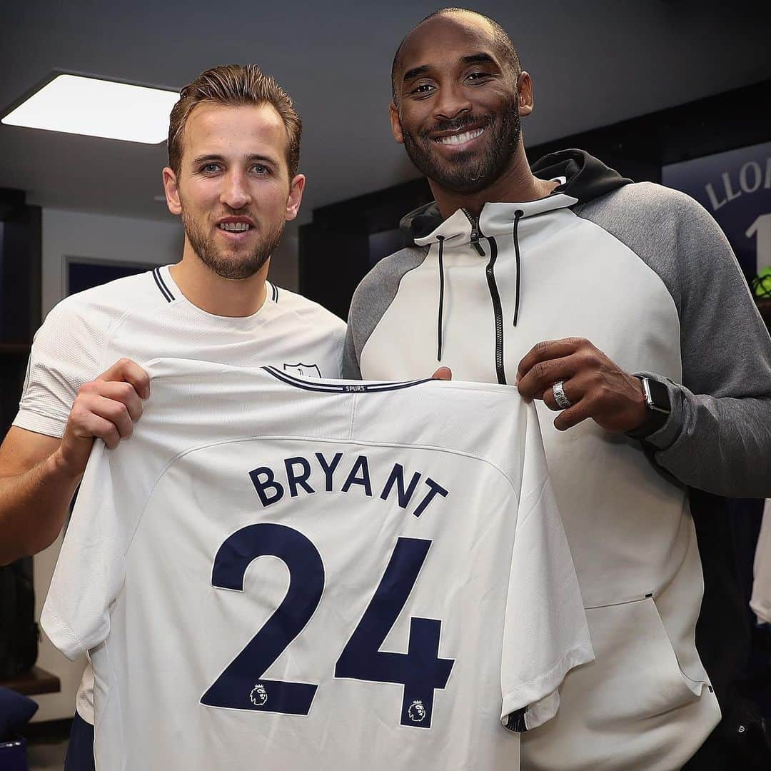 ハリー・ケインのインスタグラム：「I still can’t believe what happened yesterday. Kobe you were truly one of the special ones, not only as a sportsman but as a person as well! I remember talking to you after your Jersey retirement and Oscar win. Both times you were more concerned about pushing me to the next level which shows the humble man you were!  You will be missed by everyone because you inspired so many. Thank you! My heart goes out to all the families who have lost loved ones in this tragic accident. R.I.P Kobe, Gianna and everyone who lost their lives 💙」