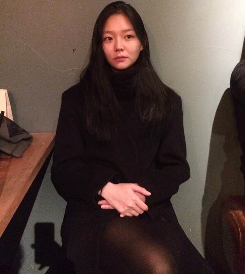 イ・ソムさんのインスタグラム写真 - (イ・ソムInstagram)「🪑🤎」1月28日 0時22分 - esom_