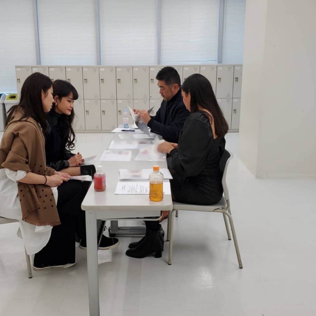 Ako Kamoのインスタグラム：「審査委員会議の様子 . . とっても難航して何時間にもわたって議論を重ねました... 去年まではいつも"審査される側"の立場で。 だからこそ挑戦されている方々の気持ちも痛いほどわかって。 運営側の視点から、 審査員の視点から、 コンテストを見にきて下さる方々の視点から、 いろんな人の立場になって考えた時間を過ごしました。 一つの舞台を作り上げる始まりの始まりにこうして参加できたこと本当に実りある経験になりました。 今後とも引き続きよろしくお願いいたします☺️🕊🌿 @specialbeautyjapan  @missuniversejapan . . 2019 Miss Universe®Japan Pageant AKO KAMO @__ako_kamo__ . #missuniverse #missuniverse2019 #missuniversejapan #missuniversejapan2019 #ミスユニバース #ミスユニバースジャパン #ミスユニバース2019 #ミスユニバースジャパン2019 #ナショナルディレクター #nationaldirector #美馬寛子 #加茂あこ #AKOKAMO @missuniverse @hirokomima」
