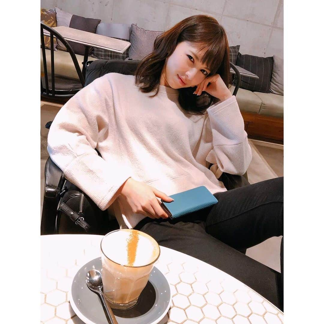 鹿野悠さんのインスタグラム写真 - (鹿野悠Instagram)「☕💓✨ 1日1コーヒー☺️バニララテ飲んだ💕 ホテルカプチーノの1回のカフェなんだけど、オシャレだったー😍✨ 私たちは日系ホテルの#ドーミーイン江南 に止まったよ✨ 日本語通じるし、カロスキルや明洞までもバスが出てるから観光しやすくて最高だった！🇯🇵#dormyinn . . . #🇰🇷 #韓国カフェ #韓国カフェ巡り #韓国カフェ情報 #韓国カフェスタグラム #hotelcappuccino  #江南カフェ #카페  #카페투어 #카페추천 #카페스타그램  #맛집  #한국여행  #여행스타그램  #강남카페  #vanillalatte #korea #koreatrip #韓国女子旅  #女子旅 #travelphotography #韓国2020 #旅行好きな人と繋がりたい #travelgram #ig_korea  #followｍe  #dholic #かのはるカフェ巡り」1月27日 19時22分 - harukano1204