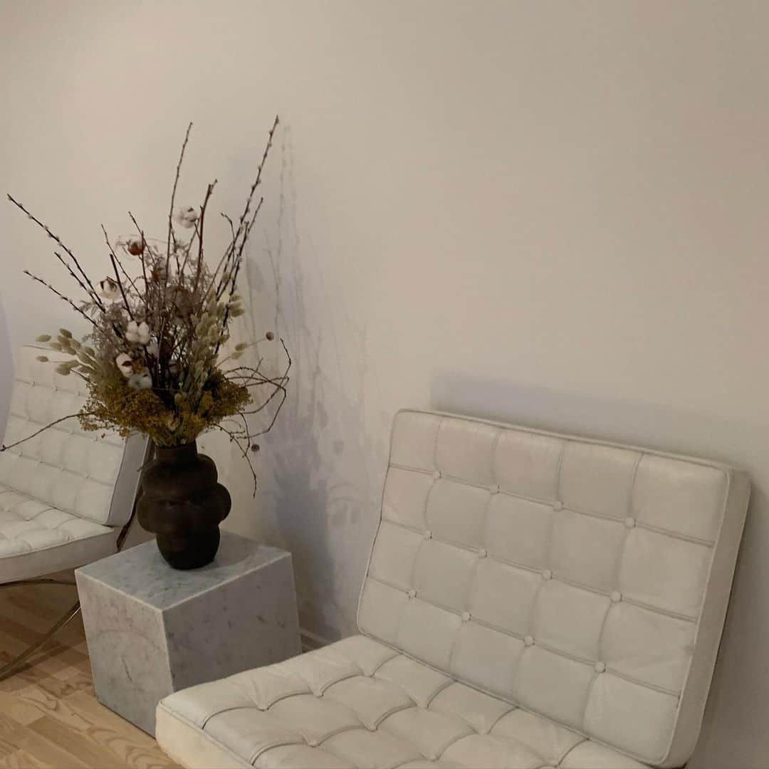 Mathilde Goehlerのインスタグラム：「Office space for days 🤍✔️」