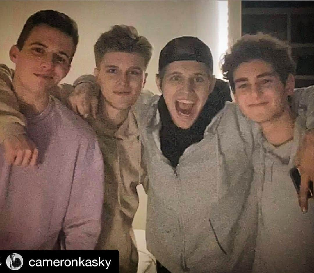 デヴィッド・マズーズのインスタグラム：「Missing the boys  also it’s recently come to my attention I have no pictures of @cameronkasky on my Instagram. That had to be fixed because that’s embarrassing」