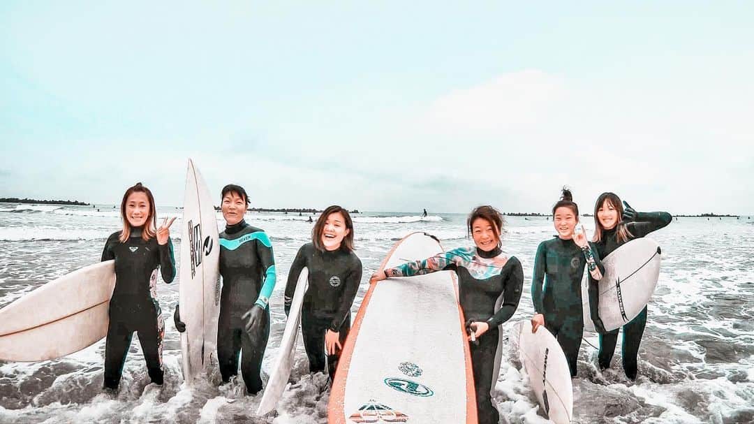 金子藍さんのインスタグラム写真 - (金子藍Instagram)「2日間を共にしたみんな💓 . みんなで海に入る楽しさを覚え 上手く乗れればみんなが自分の事のように喜び 上手くなりたいとやる気が出て サーフィンの楽しさが倍増した2日間 . このインナー使えるよなど情報交換が出来 冬の寒さもみんなでモチベーション上げて乗り切ってくれそう💓 .  #surfcampparty #surf #surfcamp #surfing #サーフレッスン #お泊りサーフィン #trip #旅行 #伊良湖 #田原 #豊橋 #伊良湖 #愛知 #サーフィン女子 #サーファーガール #名古屋　#haneypresets #gopro #goprojp #goprohero7black」1月27日 19時33分 - aikaneko_surf
