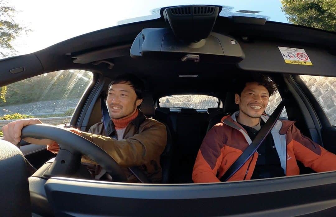 BMW Japanさんのインスタグラム写真 - (BMW JapanInstagram)「世界を旅する2人のモデル、呉山賢治さんと大石学さんによるOCEANS「X（クロス）トーク」企画第二弾。日常と非日常の境界を無くすニューX１を乗りながら語る、互いに共感し合うものとは？「OCEANS」と「Xトーク」で検索。 #THEX1 #BMW #BMWJapan #駆けぬける歓び」1月27日 19時36分 - bmwjapan