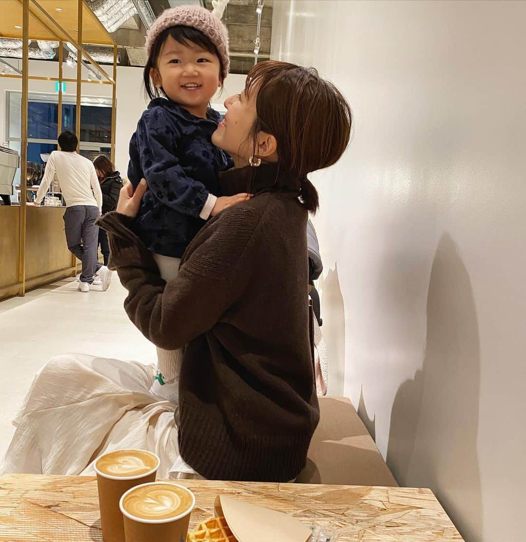 美生のインスタグラム：「お気に入りpic🤎﻿ ﻿ 明日はこのコーデに﻿ ブラウンのジレで行こ♡﻿ @donobanweb ﻿ 今週もおすすめアイテム目白押し♡﻿ ﻿ またご紹介させてくださいね🥰﻿ ﻿ ﻿」