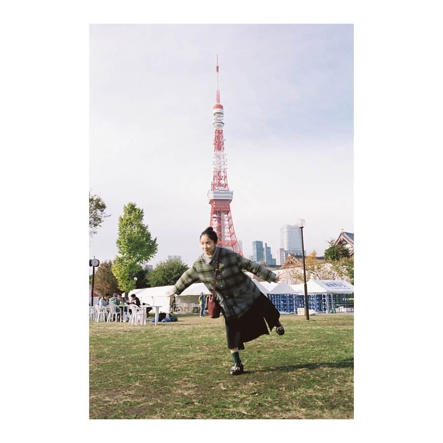 堀田真由さんのインスタグラム写真 - (堀田真由Instagram)「🗼mina ３月号 @8msmsm8 @mini_tkj  #ほったさんの私服 jacket @hopestockholm  skirt @antigravite  bag @coach  shoes @hopestockholm  glaasses @yohjiyamamotoofficial」1月27日 19時44分 - mayuhotta